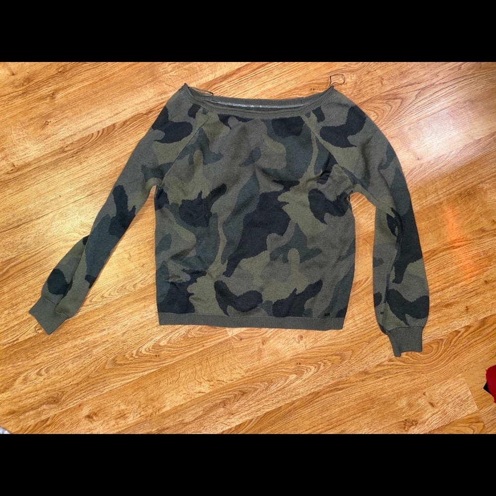 Off the shoulder hollister camp sweater!